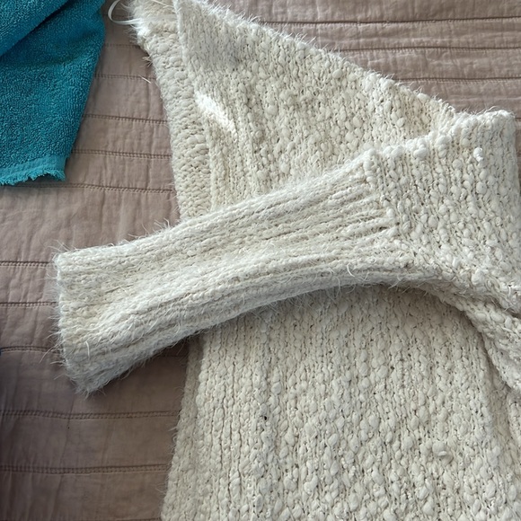 A white comfy cozy sweater - Picture 2 of 3